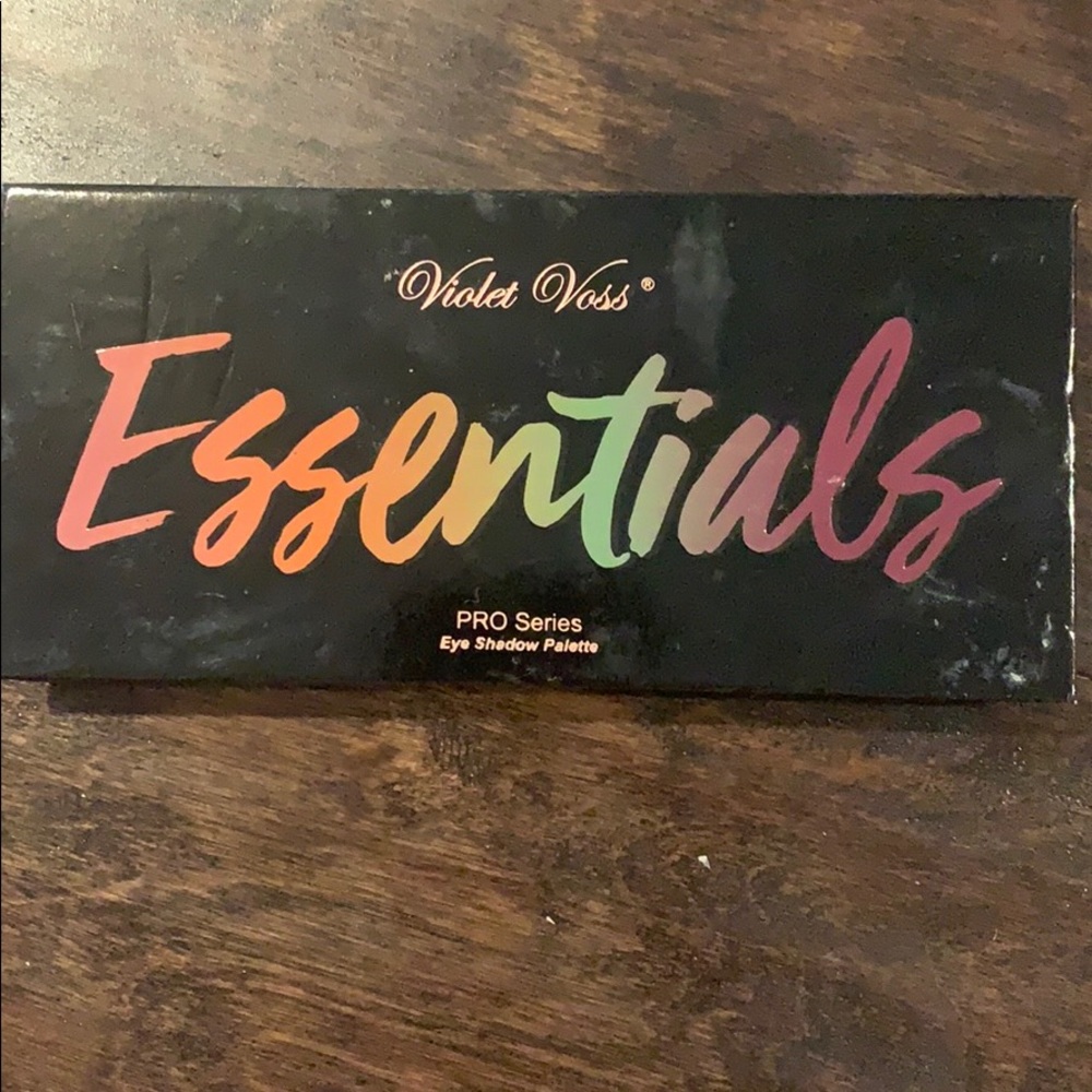 Violet Voss Essentials Palette